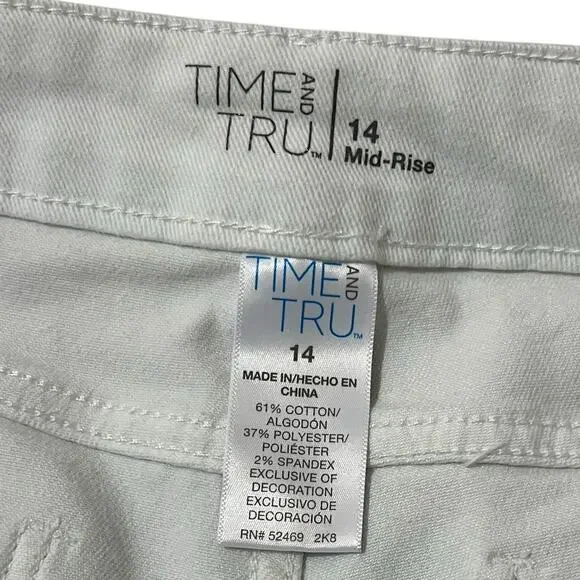 Time & True (14) White Slightly Distressed 5 Pocket Cut Off Shorts - Picture 4 of 8